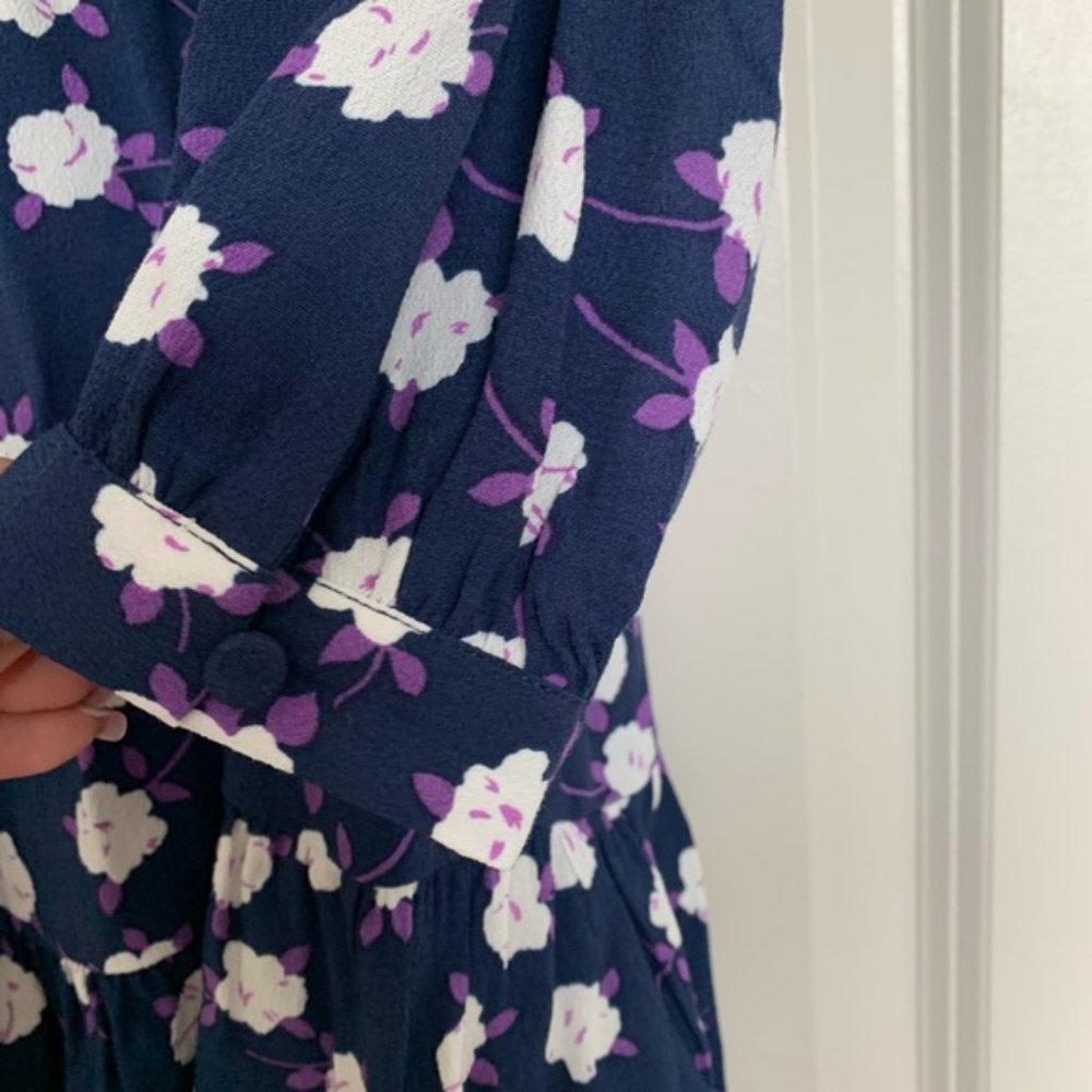 Tie-neck tiered dress in scattered peony print - Picture 6 of 13